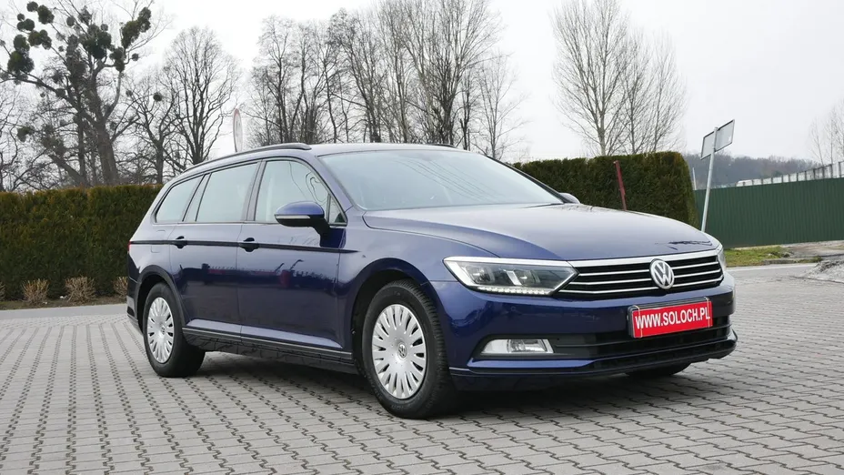 VOLKSWAGEN Passat -