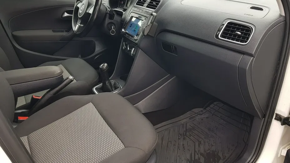 VOLKSWAGEN Polo -