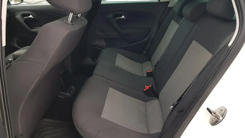 VOLKSWAGEN Polo -
