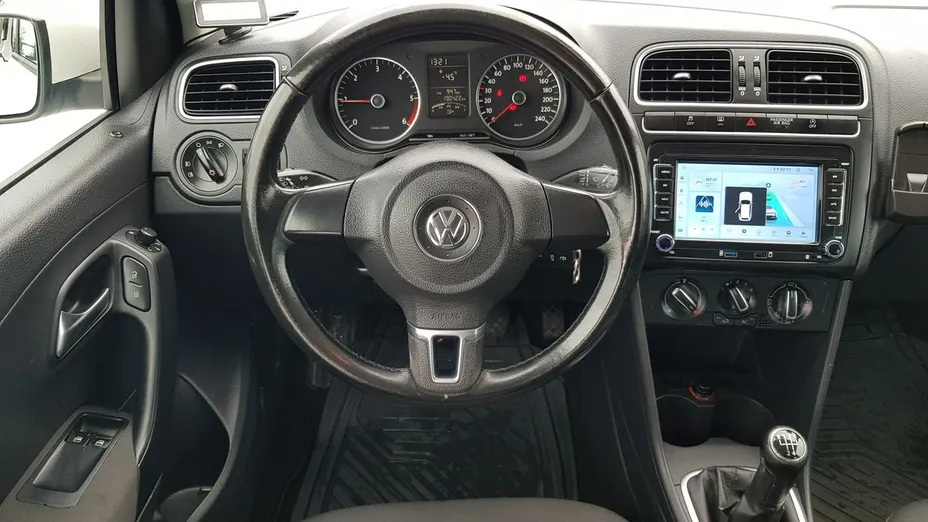 VOLKSWAGEN Polo -