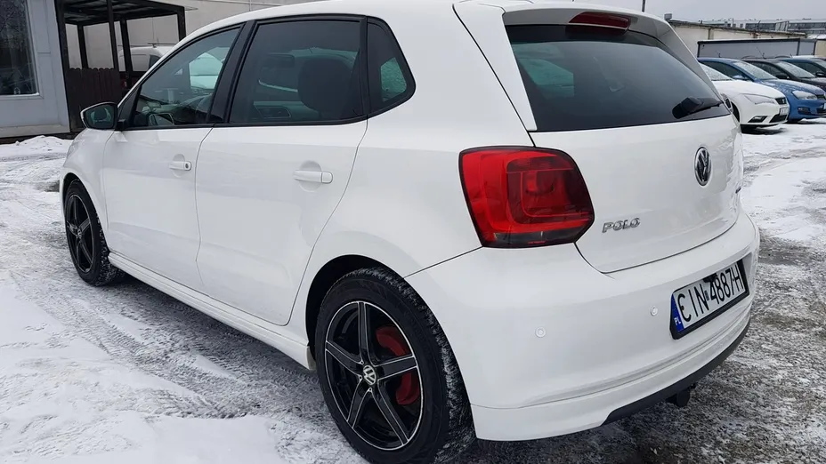 VOLKSWAGEN Polo -