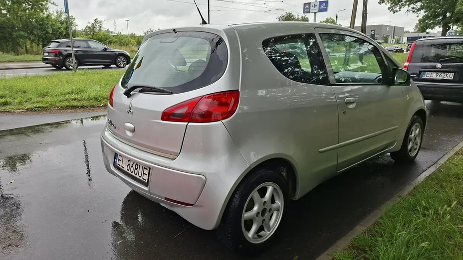 MITSUBISHI Colt -
