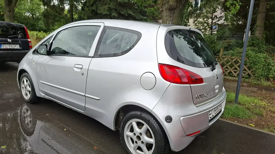 MITSUBISHI Colt -