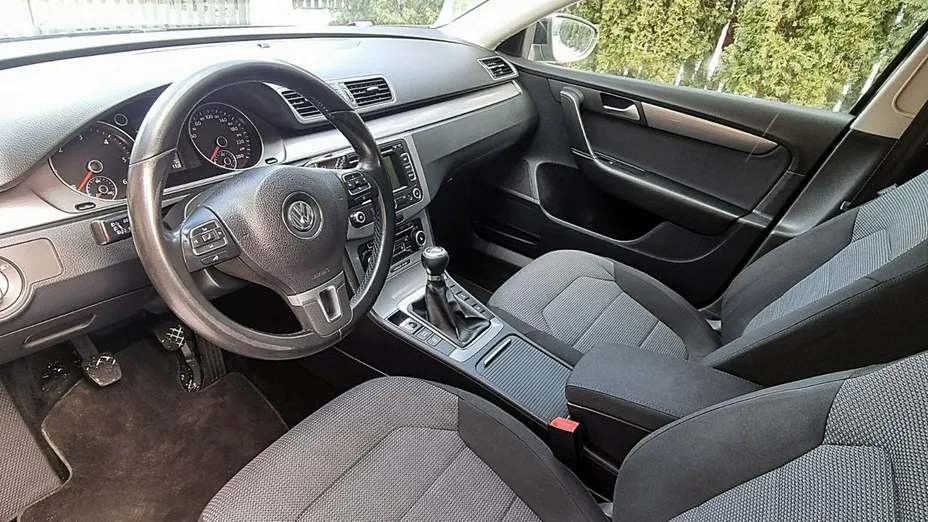 VOLKSWAGEN Passat -