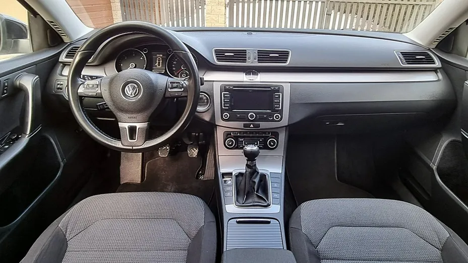 VOLKSWAGEN Passat -