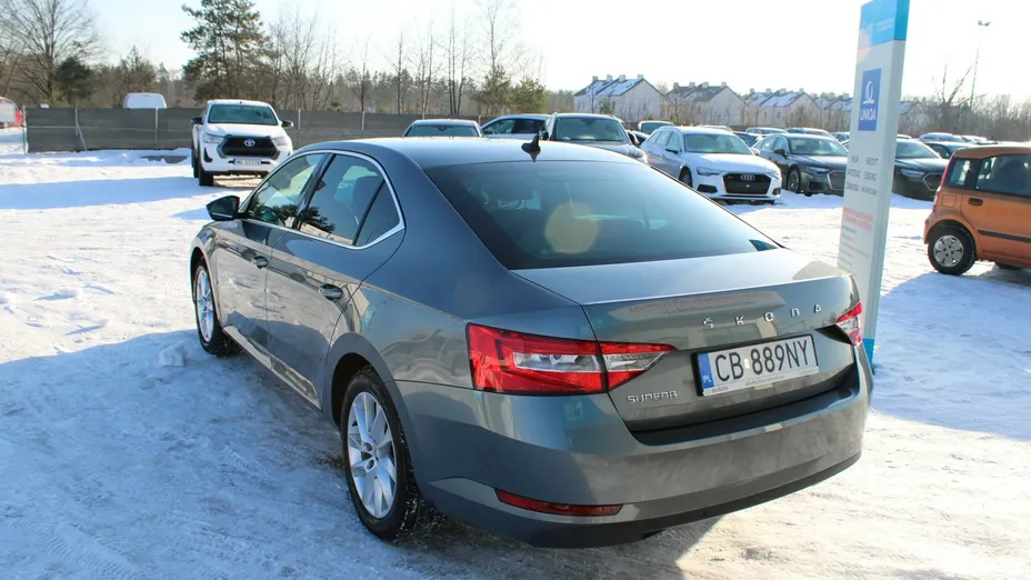 SKODA Superb -