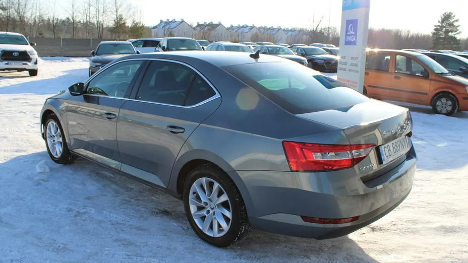 SKODA Superb -