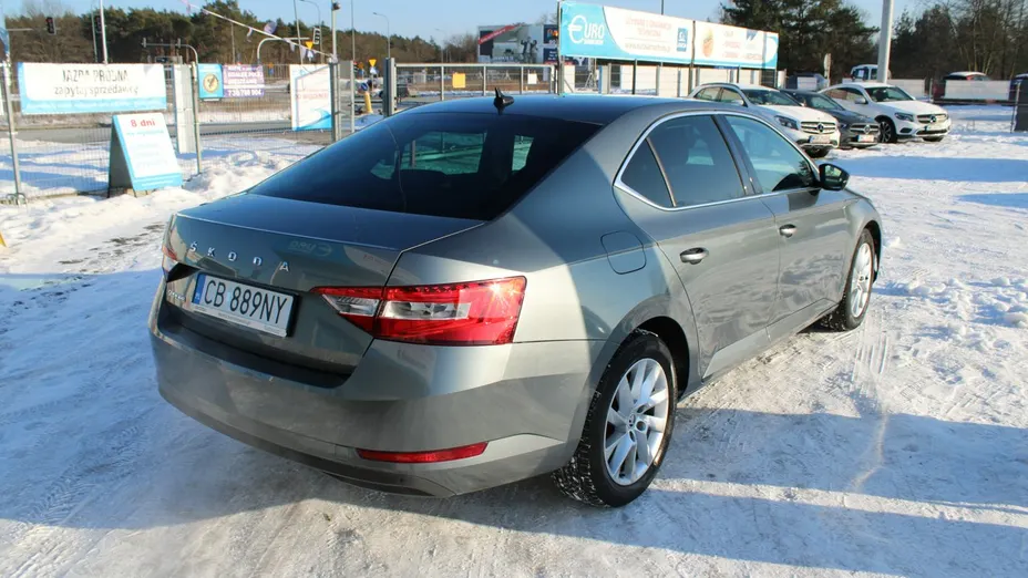 SKODA Superb -