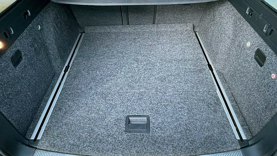 SKODA Superb -