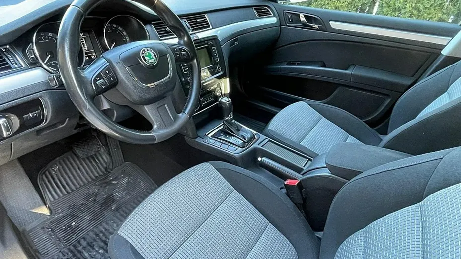SKODA Superb -