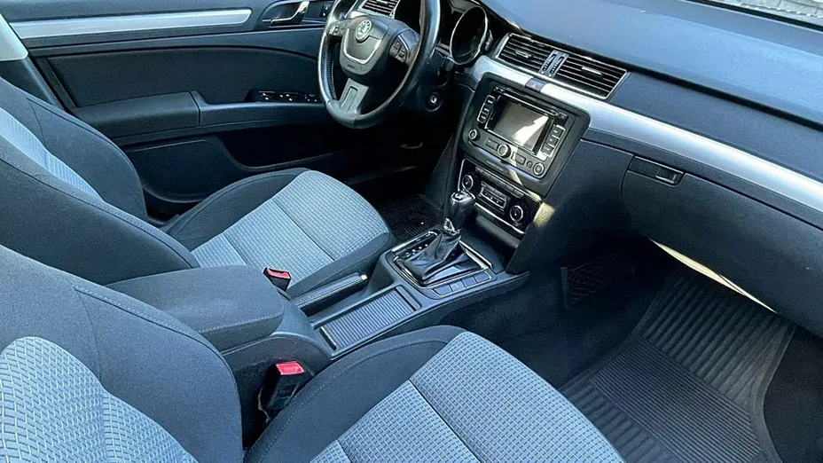 SKODA Superb -