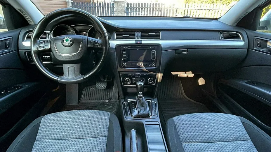 SKODA Superb -