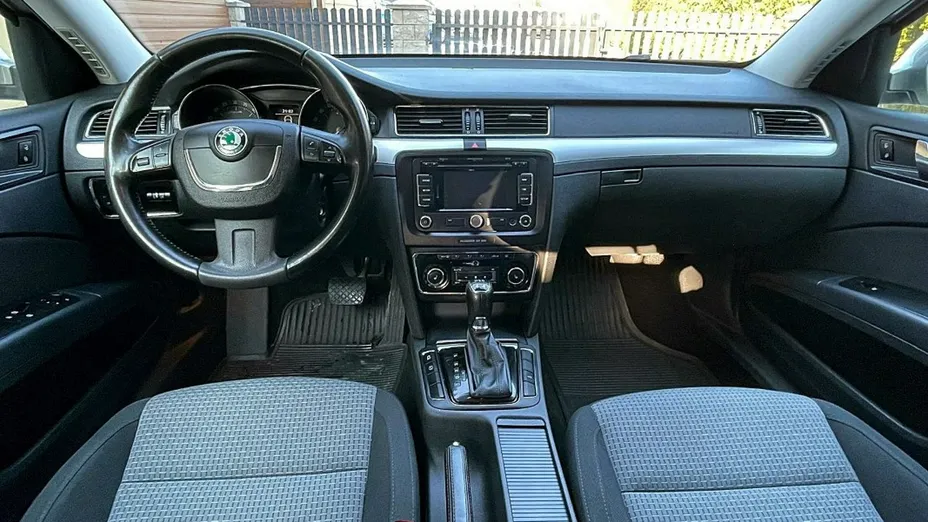 SKODA Superb -