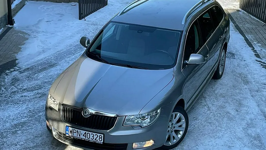 SKODA Superb -