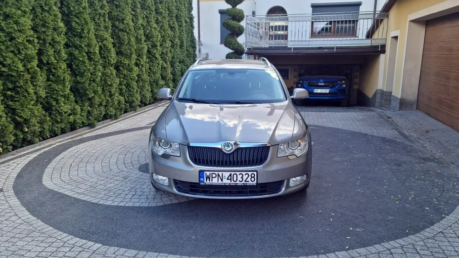 SKODA Superb -