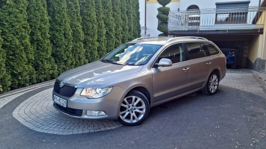 SKODA Superb -