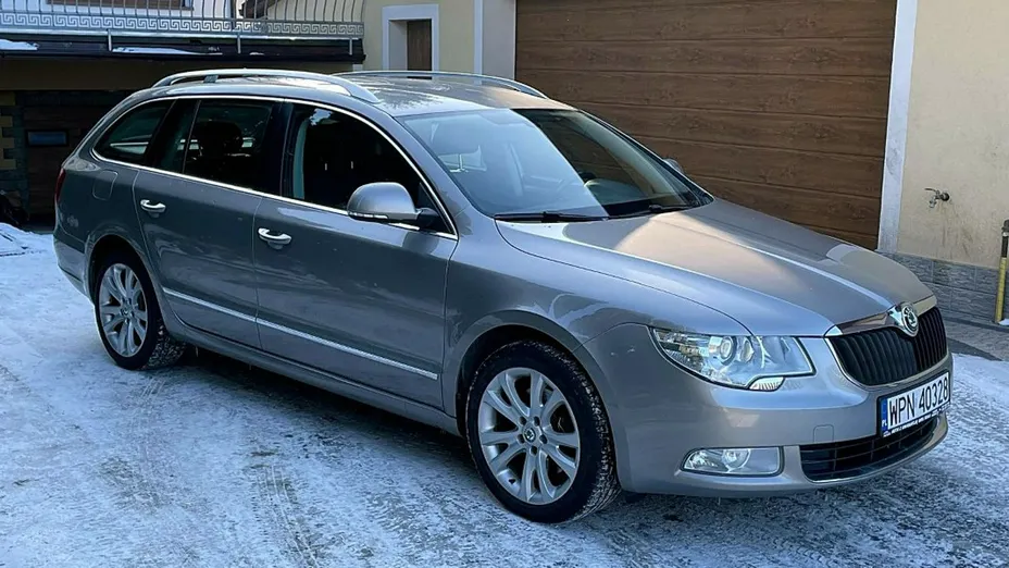 SKODA Superb -