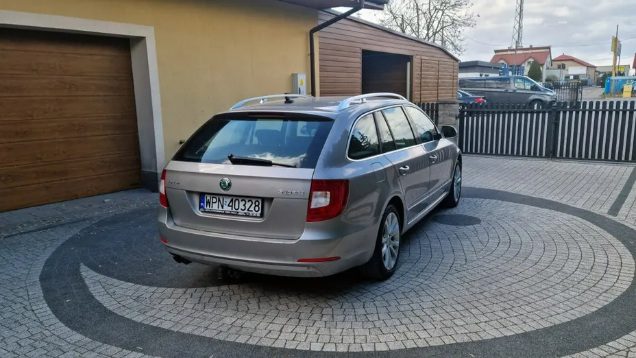 SKODA Superb -