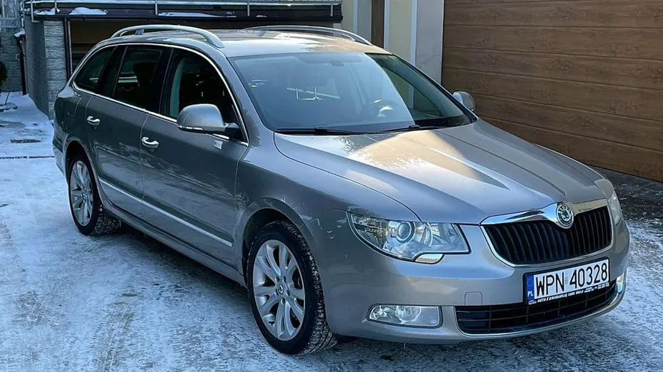 SKODA Superb -