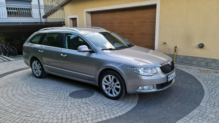 SKODA Superb -