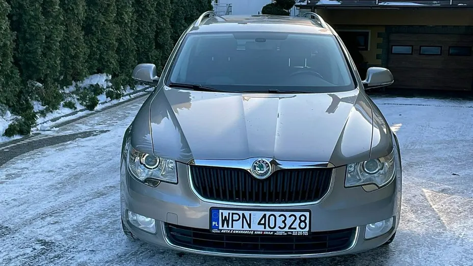 SKODA Superb -