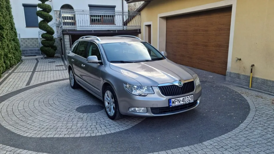 SKODA Superb -