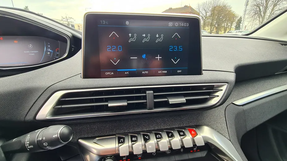 PEUGEOT 3008 -