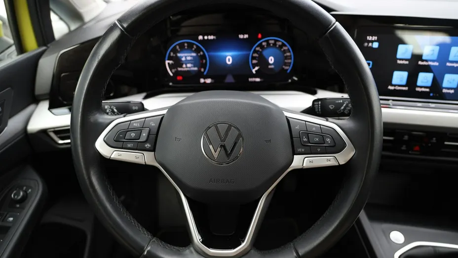 VOLKSWAGEN Golf -