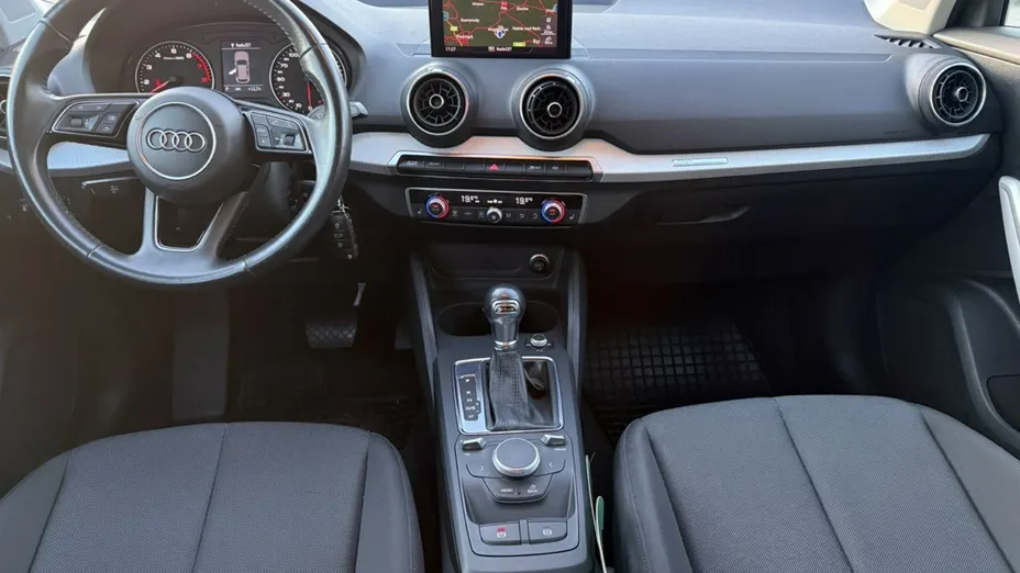 AUDI Q2 -
