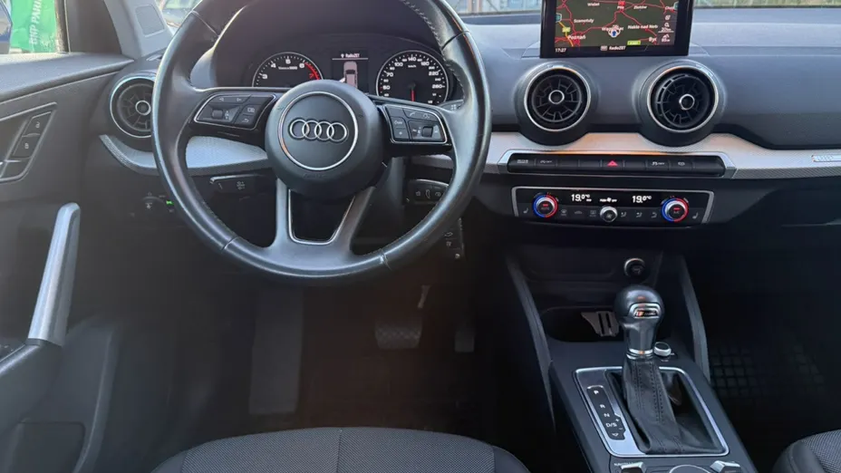 AUDI Q2 -