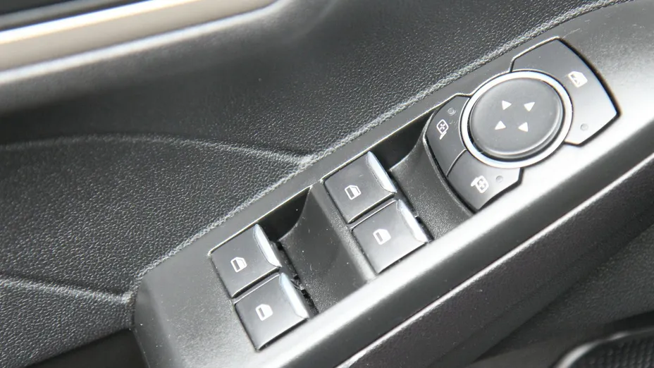 FORD Escape -