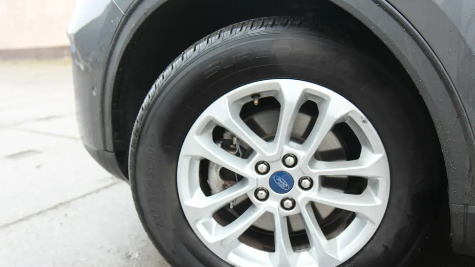 FORD Escape -