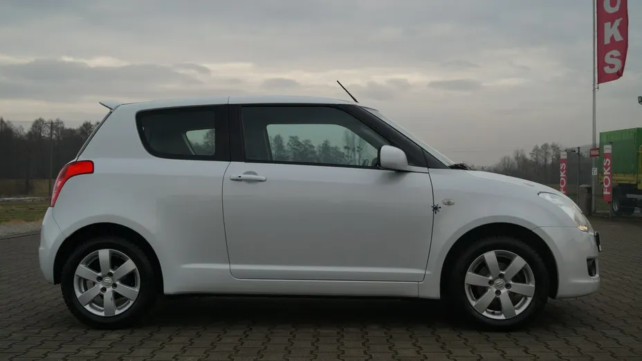 SUZUKI Swift -