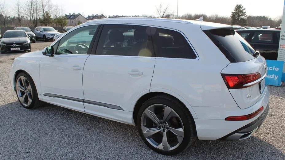 AUDI Q7 -