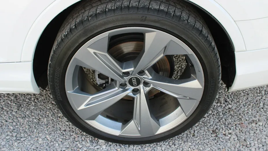 AUDI Q7 -