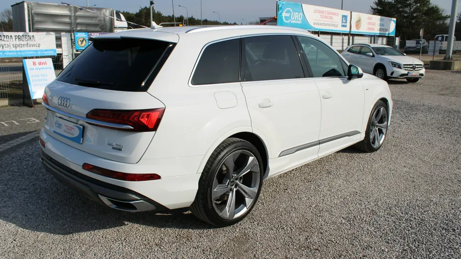 AUDI Q7 -