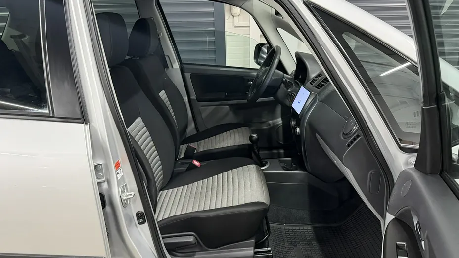 SUZUKI SX4 -