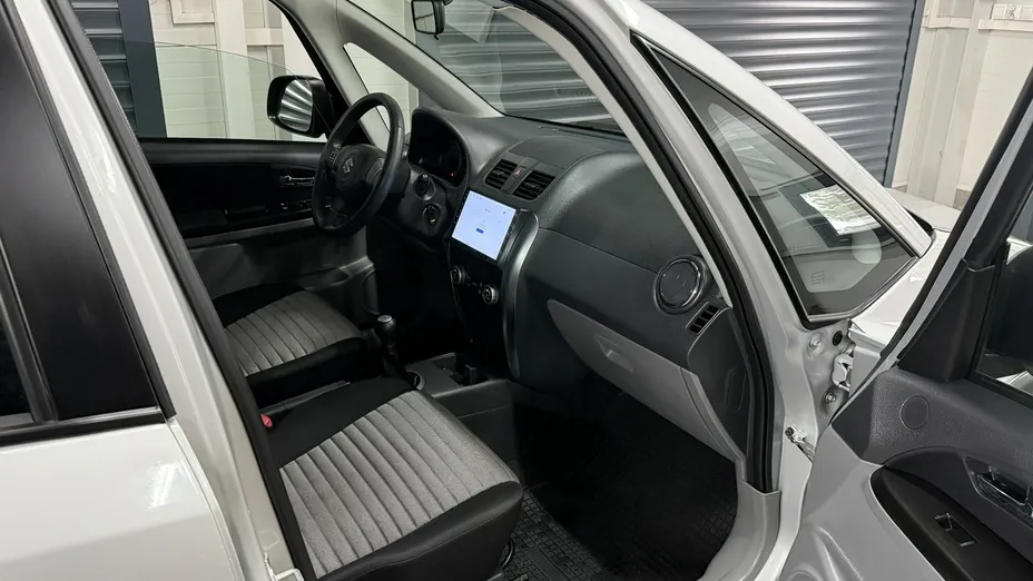 SUZUKI SX4 -