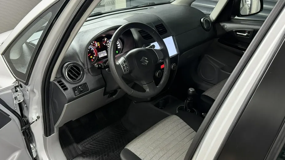 SUZUKI SX4 -
