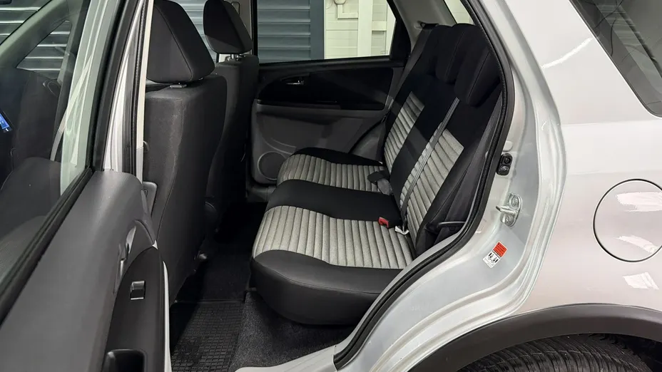 SUZUKI SX4 -