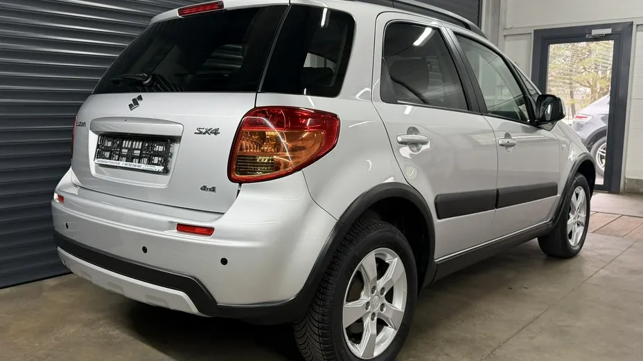 SUZUKI SX4 -