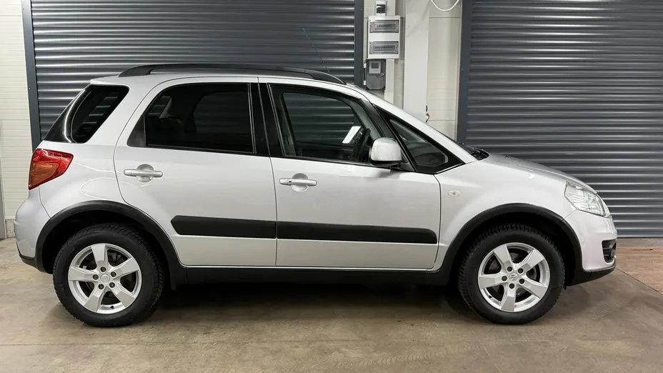 SUZUKI SX4 -