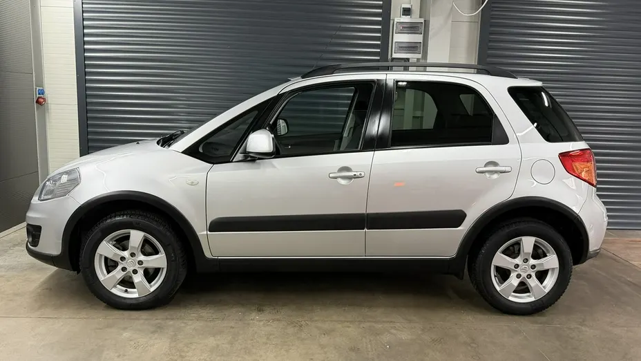 SUZUKI SX4 -