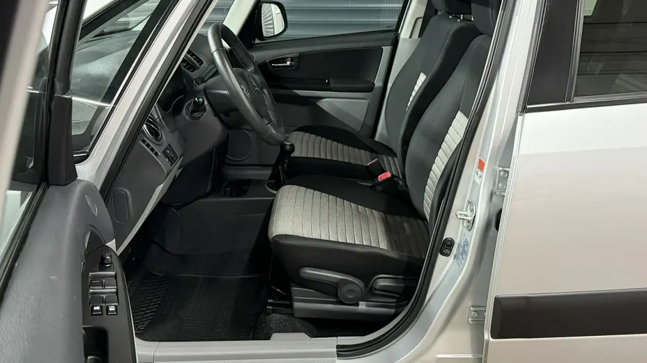 SUZUKI SX4 -