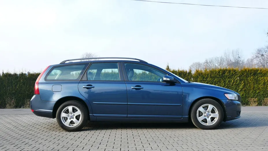 VOLVO V50 -
