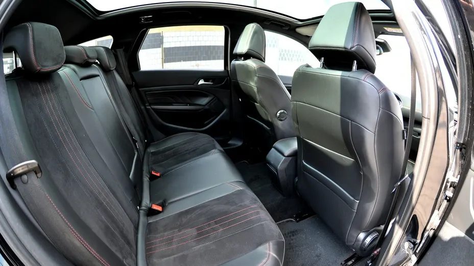 PEUGEOT 308 -