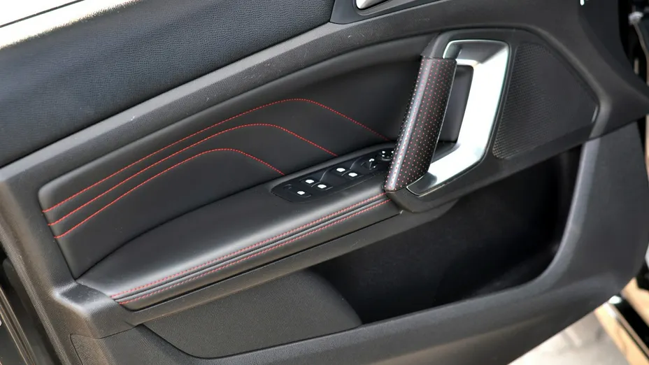 PEUGEOT 308 -