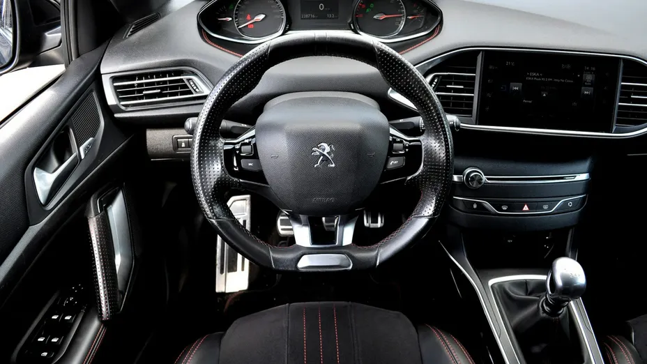 PEUGEOT 308 -