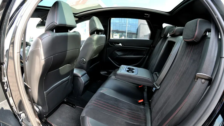 PEUGEOT 308 -