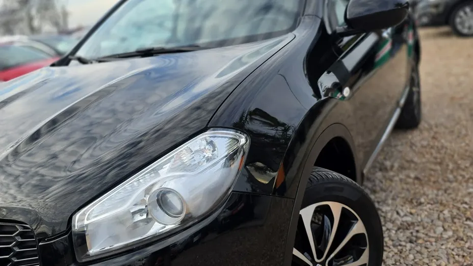NISSAN Qashqai -